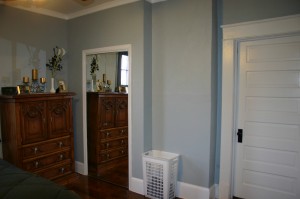 I love the gray walls!